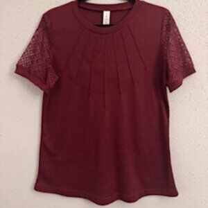 Blusa Tejida con Mangas de Encaje (Burgundy Waffle Knit Top with Lace Sleeves)